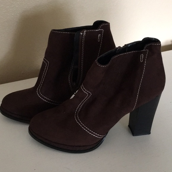 Leila Stone Shoes - 🆕NWOT Leila Stone Ankle Boot